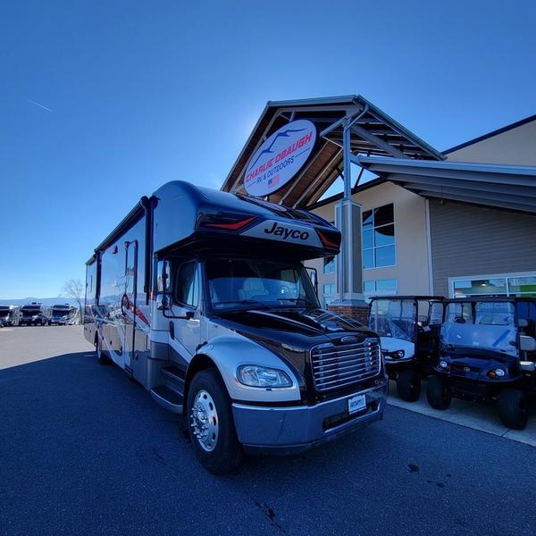 2020 Jayco Seneca 37HJ Photo in Staunton, VA 24401
