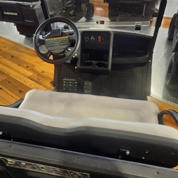 2024 Cushman® Hauler 1200 G-EFI Photo in Staunton, VA 24401