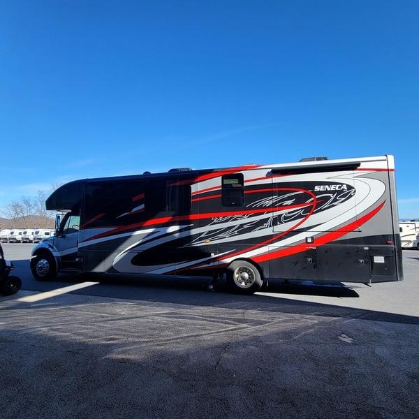 2020 Jayco Seneca 37HJ Photo in Staunton, VA 24401