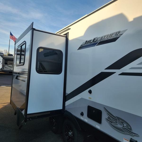 2024 Jayco Jay Feather 19MRK Photo in Staunton, VA 24401