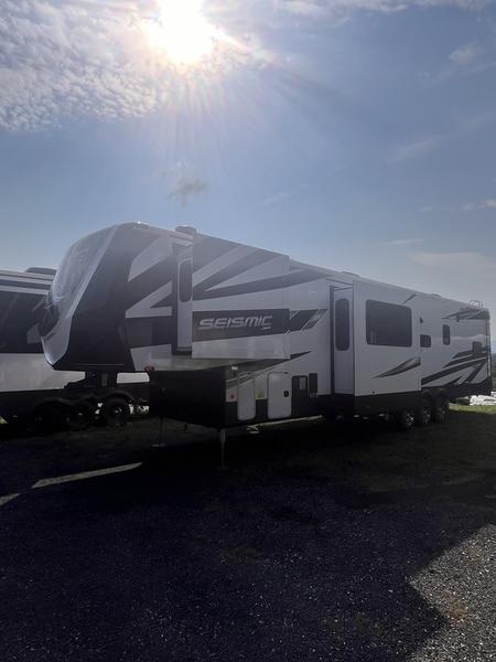 2025 Jayco 399 Photo in Staunton, VA 24401