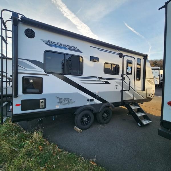 2024 Jayco Jay Feather 19MRK Photo in Staunton, VA 24401