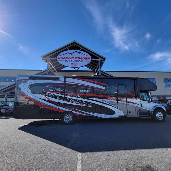 2020 Jayco Seneca 37HJ Photo in Staunton, VA 24401