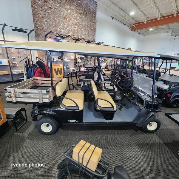 2023 Cushman® Shuttle™ 4 ELiTE Lithium Electric Photo in Staunton, VA 24401