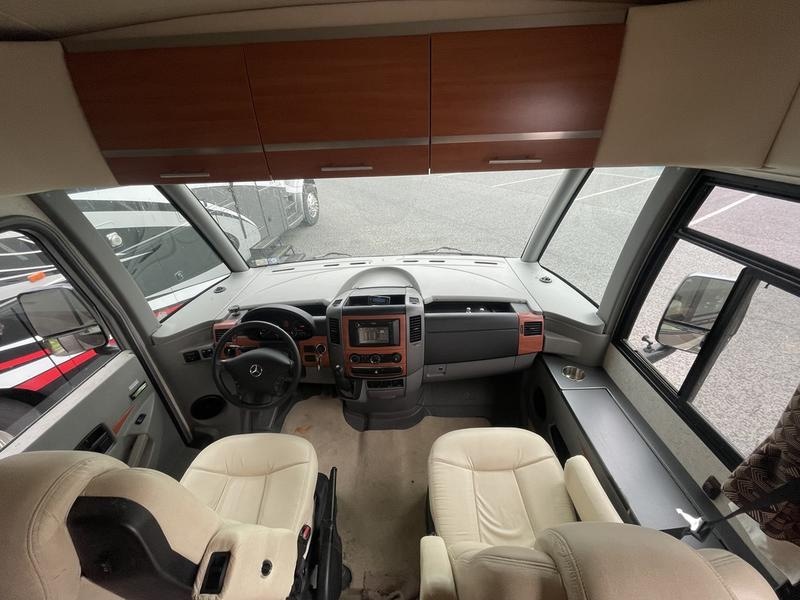 2011 Winnebago Via 25Q Photo in Staunton, VA 24401